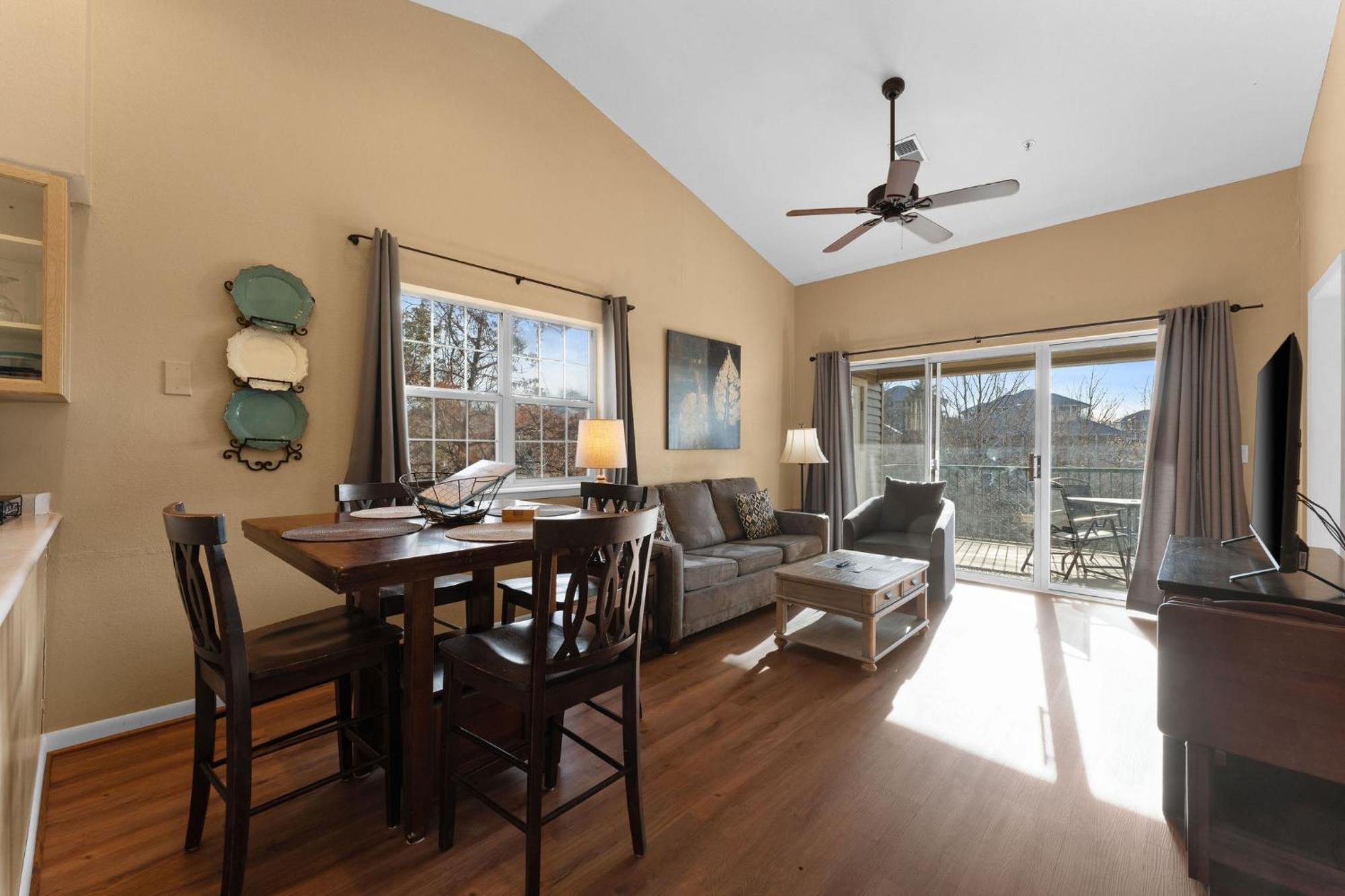 Cozy Top Floor 2Br Condo With View And Amenities!! Point Lookout Екстериор снимка