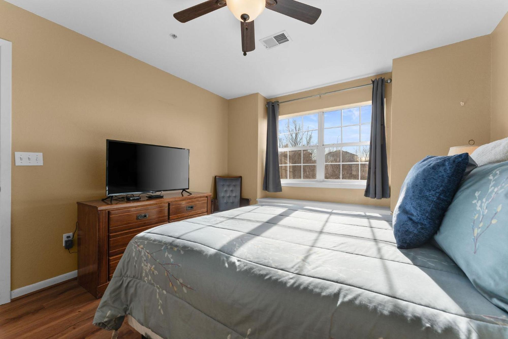 Cozy Top Floor 2Br Condo With View And Amenities!! Point Lookout Екстериор снимка