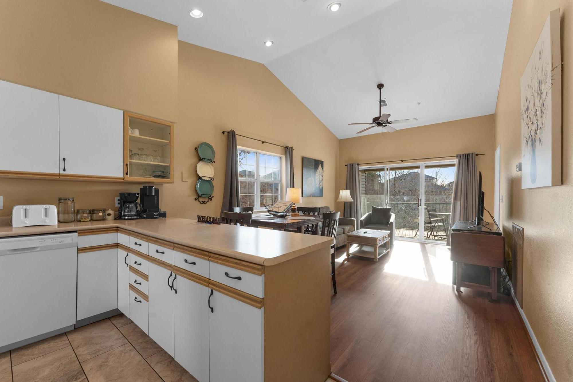 Cozy Top Floor 2Br Condo With View And Amenities!! Point Lookout Екстериор снимка